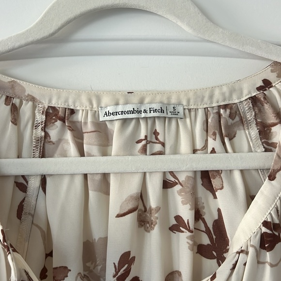 Abercrombie and Fitch button up floral top - Picture 2 of 3
